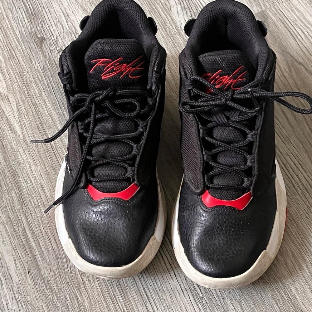 Nike Black Sneakers with Subtle Gray Accents